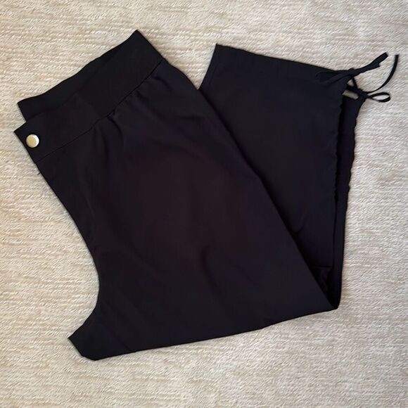 Christopher & Banks Crop Pants, Black, Size 10 - Picture 5 of 6